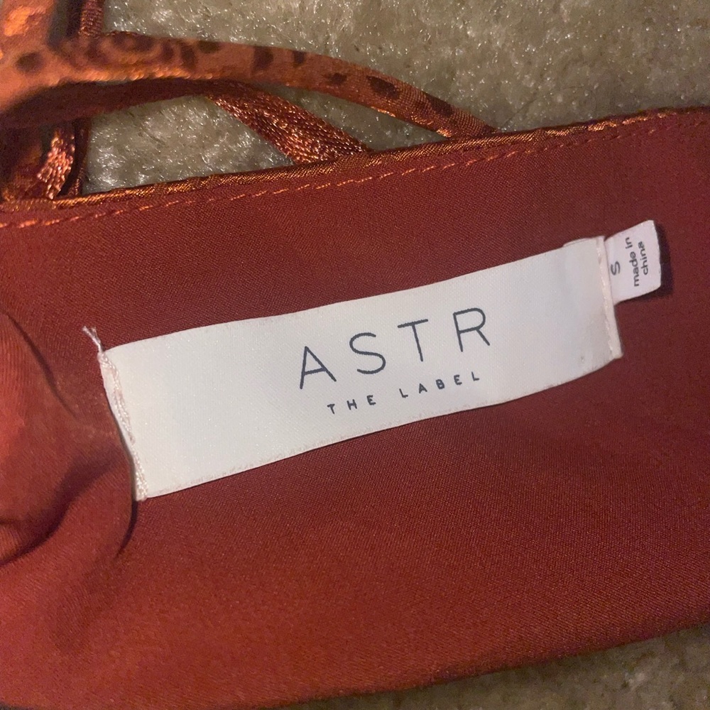ASTR Rust Cinched Ruffle Dress - Picture 11 of 11